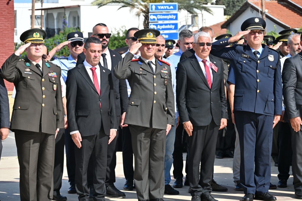Özçınar, 19 Mayıs Atatürk’ü Anma Gençlik ve Spor Bayramı Törenine katıldı