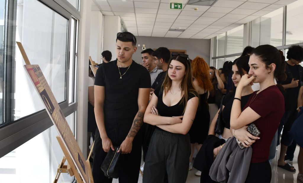 DAÜ’de Atatürk'ü Anma Gençlik ve Spor Bayramı vesilesiyle müzik dinletisi ve sergi düzenlendi