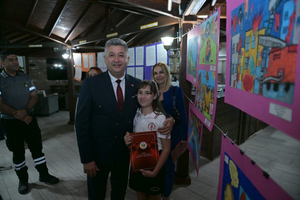 Sivil Savunma Teşkilatı Başkanlığı, yarışmalarda başarı gösteren öğrencilere ödüllerini dağıttı