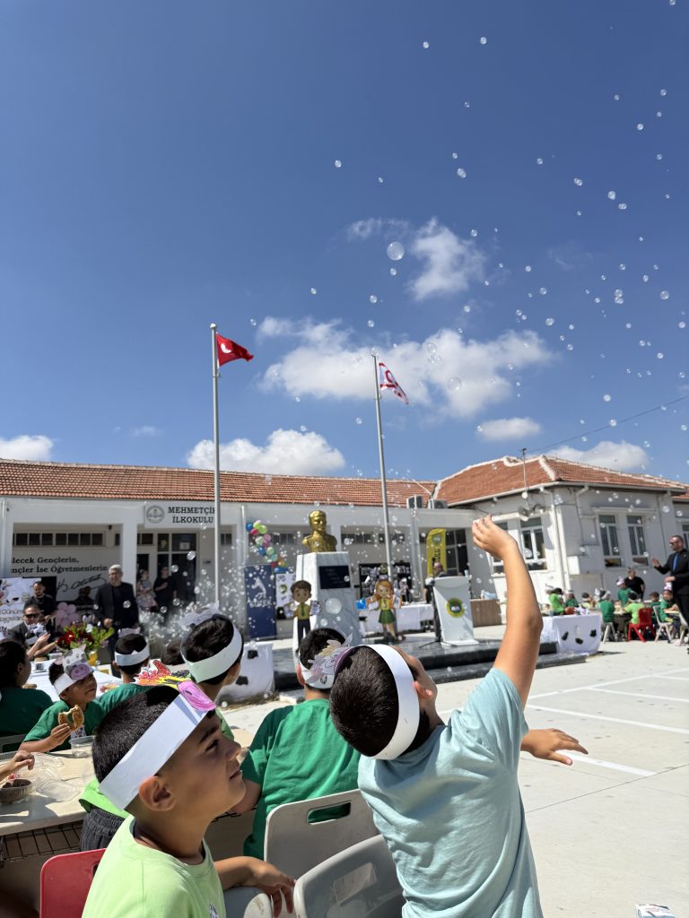 Süt Haftası...Başbakan Üstel, Mehmetçik İlkokulu’nu ziyaret etti