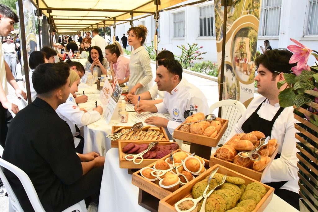 DAÜ Turizm Fakültesi Turizm Kariyer Fuarı 2026 düzenledi