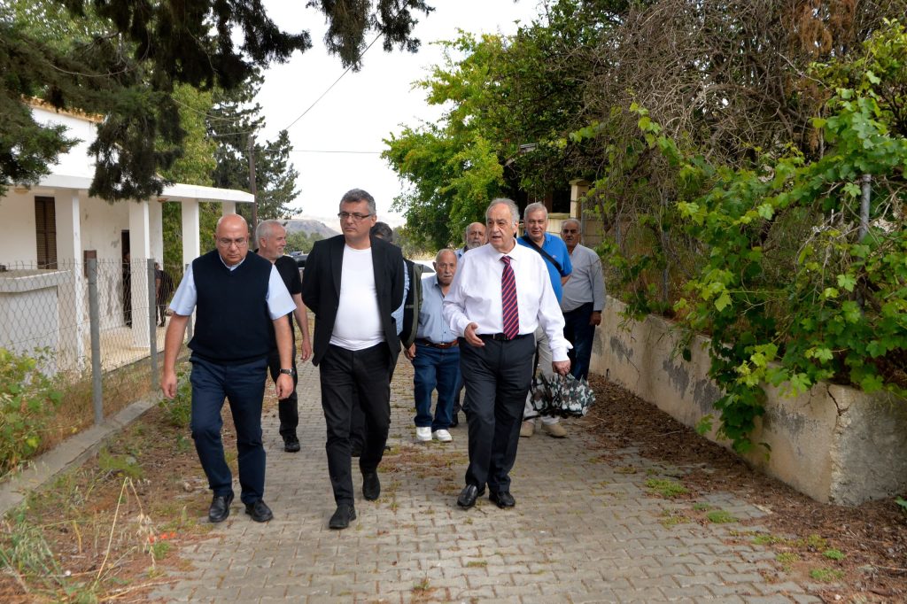 Cumhurbaşkanı Erhürman Karapaşa Köyü'nü ziyaret etti