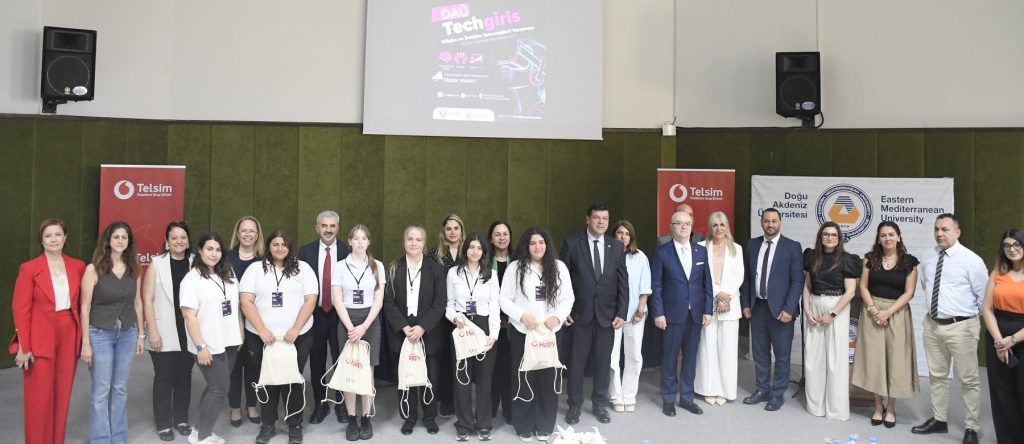 DAÜ TechGirls Komitesi'nin düzenlediği liseler arası bilişim yarışması yapıldı