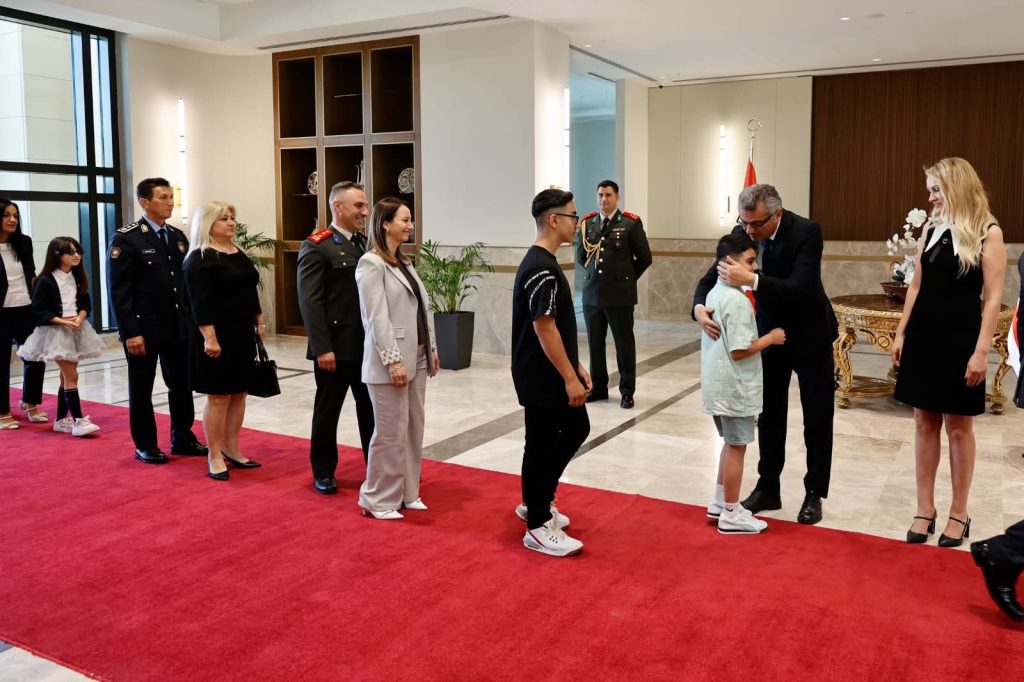 Cumhurbaşkanı Tufan Erhürman ve eşi Nilden Bektaş Erhürman, Cumhurbaşkanlığı’nda bayram tebriği kabul etti