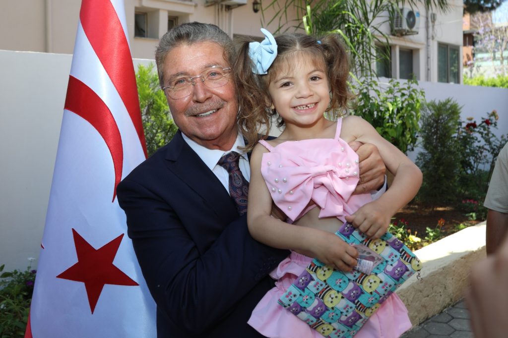 Başbakan Üstel, UBP Genel Merkezi’nde partililerle bayramlaştı