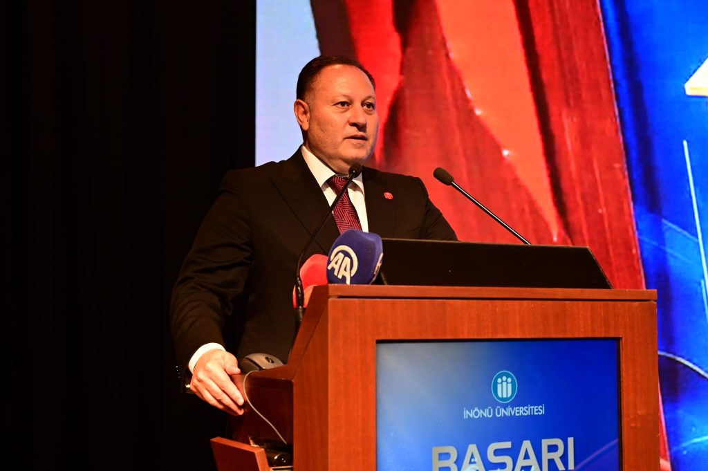 Öztürkler: “Üniversiteler, toplumun geleceğini şekillendiren merkezlerdir”