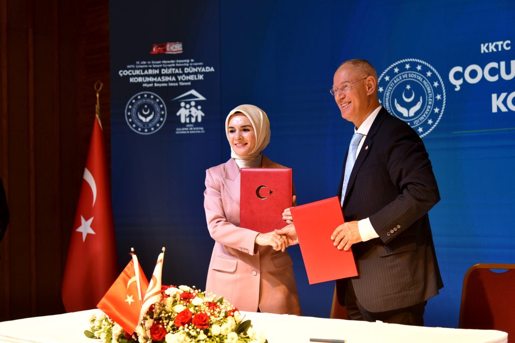 KKTC-TC iş birliğinde “Dijital Zorbalık, Bağımlılık ve Koruma Sempozyumu” yapılıyor