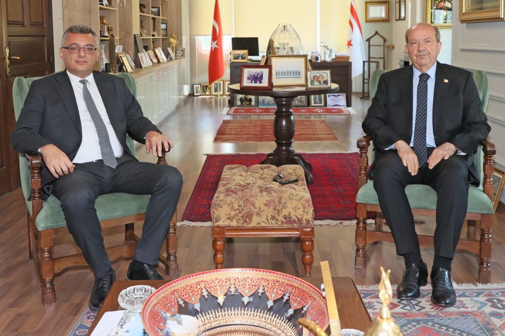 Cumhurbaşkanı Erhürman, eski cumhurbaşkanlarını ziyaret etti