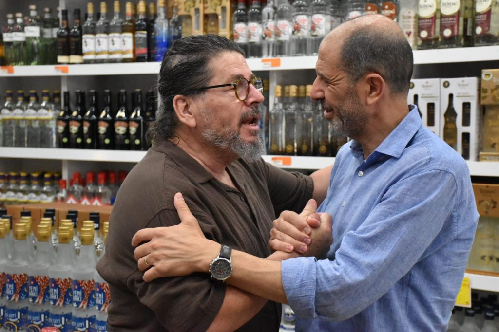 Halkın Partisi, bugün Girne çarşısını ziyaret etti