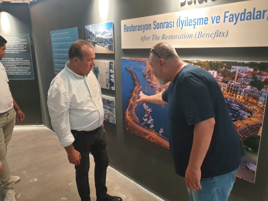 Ataoğlu, Girne Antik Liman girişindeki tarihi Gümrük Binası’nda oluşturulan sergi alanı inceledi