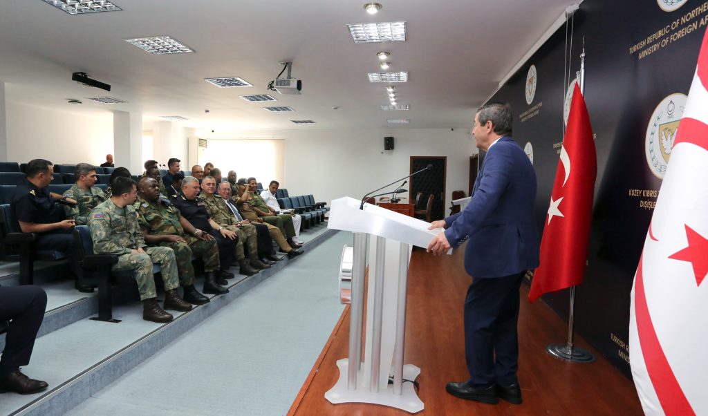 Dışişleri Bakanı Ertuğruloğlu, askeri ataşeleri kabul etti