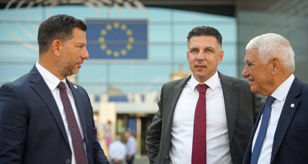 Belediye Birliği, başkanların katılımıyla Avrupa Parlamentosu’nda toplantıya katıldı