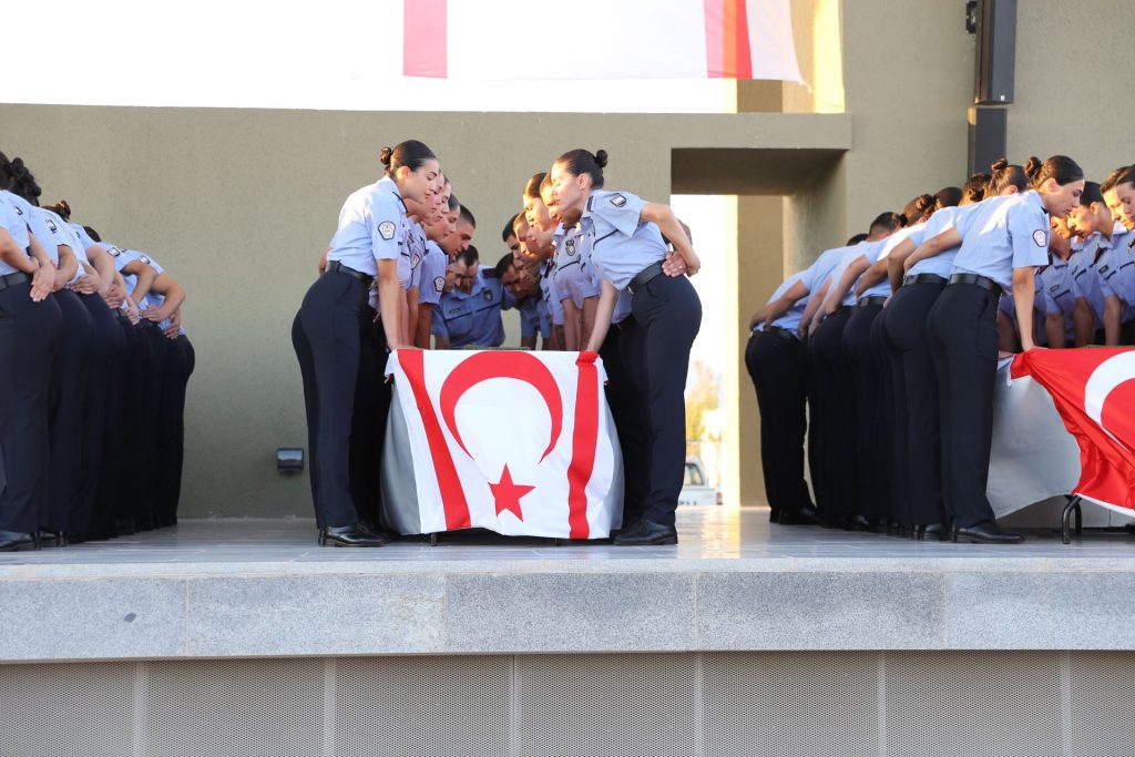 Polis ve İtfaiye Temel Eğitimi Yemin ve Mezuniyet Töreni yapıldı