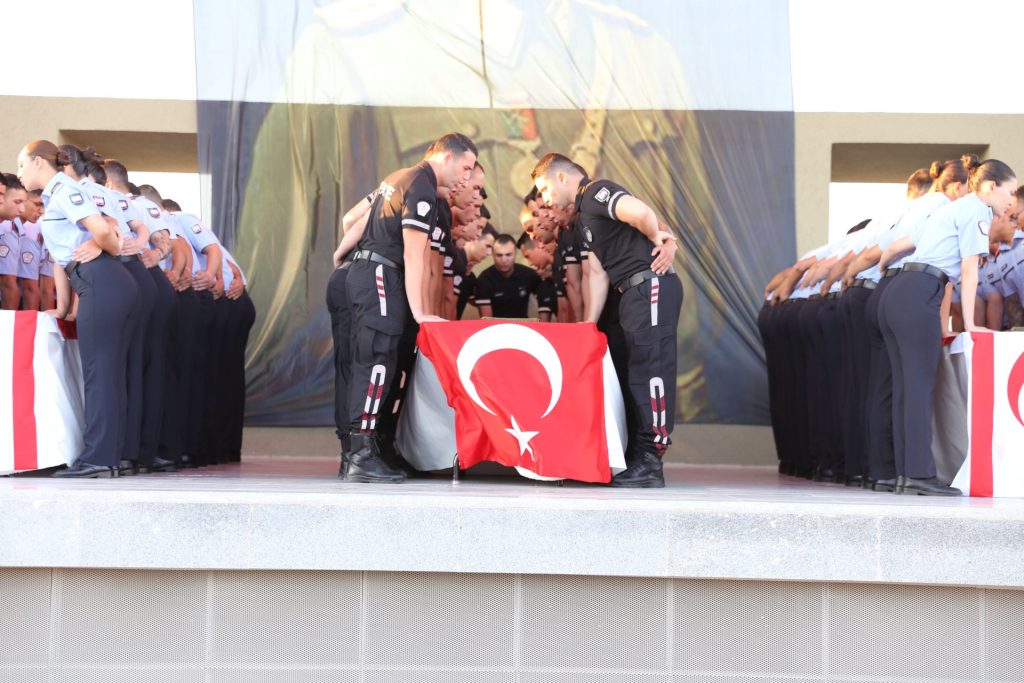 Polis ve İtfaiye Temel Eğitimi Yemin ve Mezuniyet Töreni yapıldı