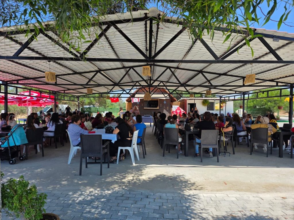 Kumyalı'da kadınlar çayda buluştu