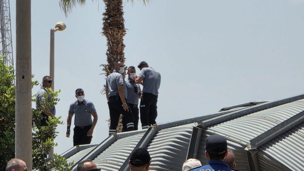 Kumyalı’da buğday silosu çöktü
