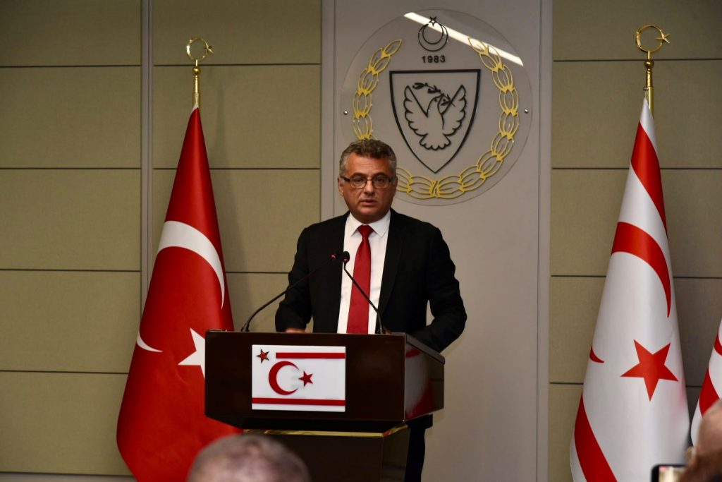 Erhürman: “Çözüme giden yolda kaldırımları doğru döşemeye başladık”