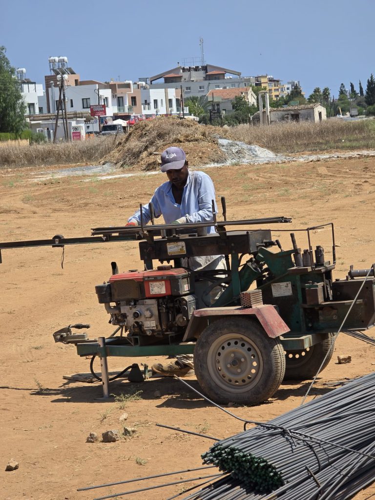 Hasipoğlu, sıcakta çalışmayı yasaklayan kararın uygulanmasını Yeniboğaziçi'nde denetledi