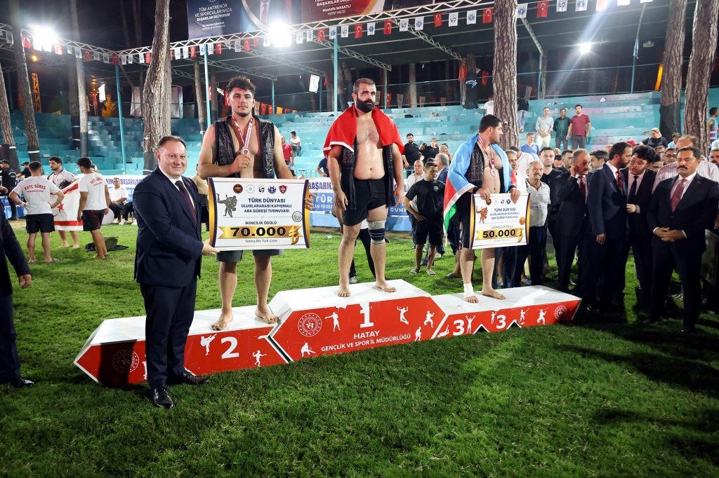 Meclis Başkanı Öztürkler Türk Dünyası Uluslararası Aba Güreşi Finallerini izledi