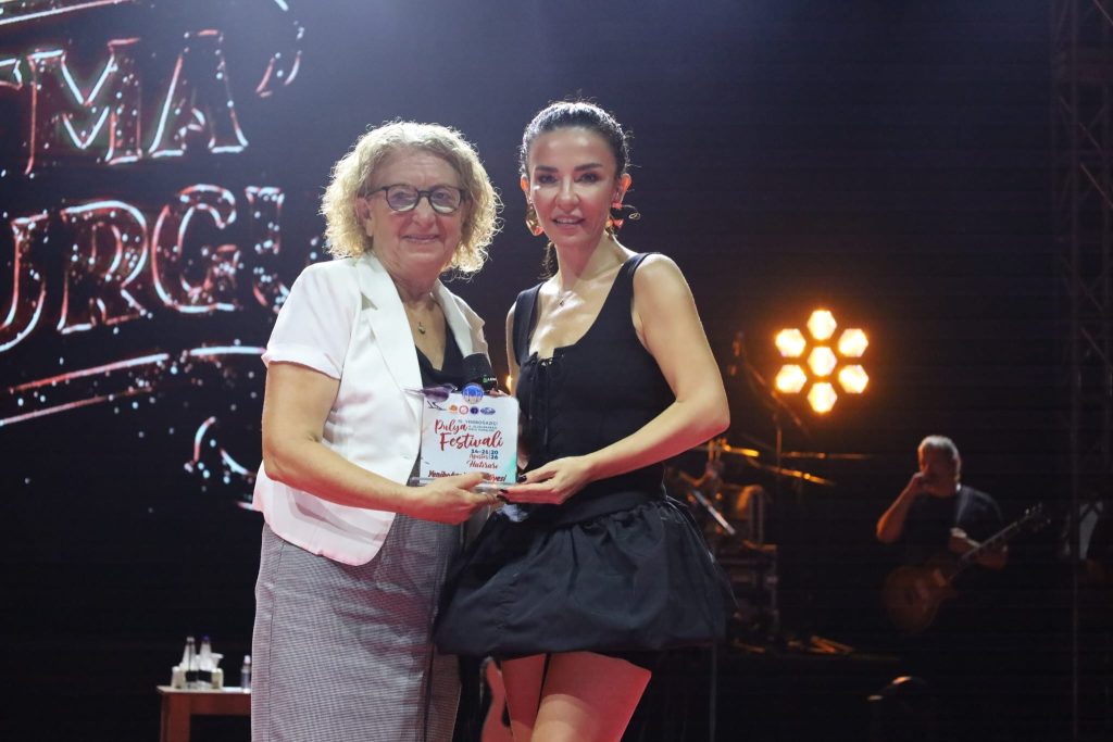 Yeniboğaziçi Pulya ve Uluslararası Halk Dansları festivalleri başladı