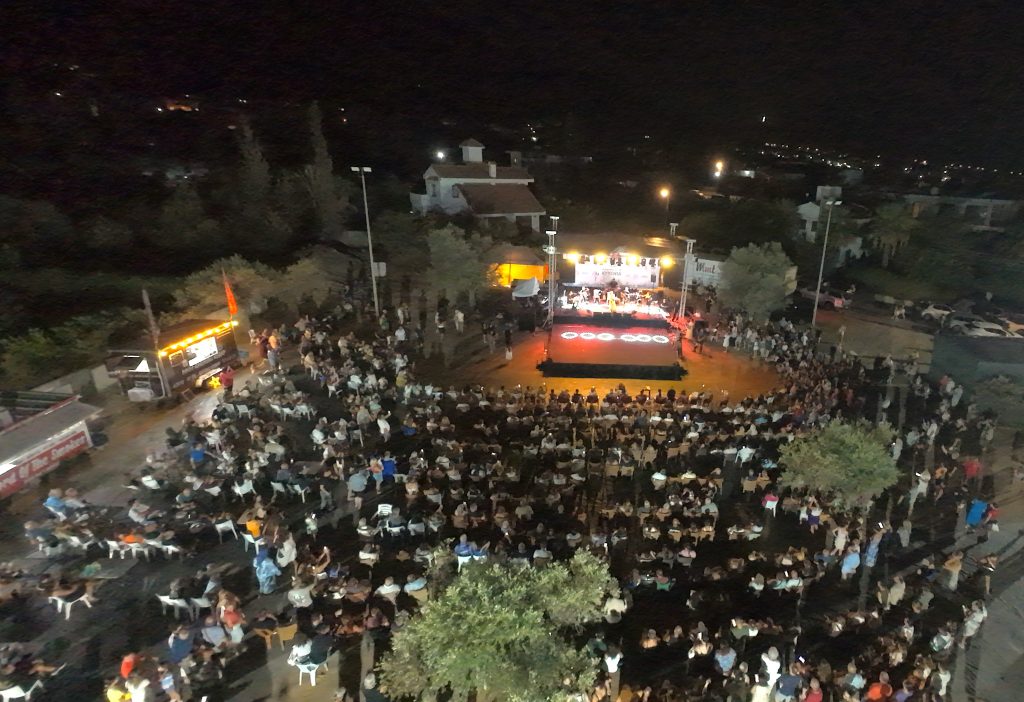 18. Girne Ozanköy Pekmez Festivali'nde bu gece Sinan Güzen konseri var
