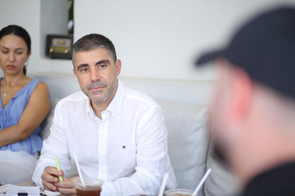UBP LTB Başkan adayı Aktunç, gençlerle bir araya geldi