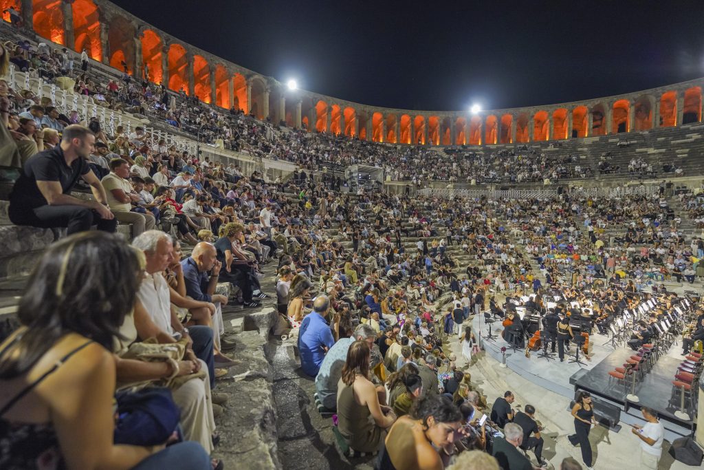 Töre Uluslararası Aspendos Opera ve Bale Festivali’nde sahne aldı