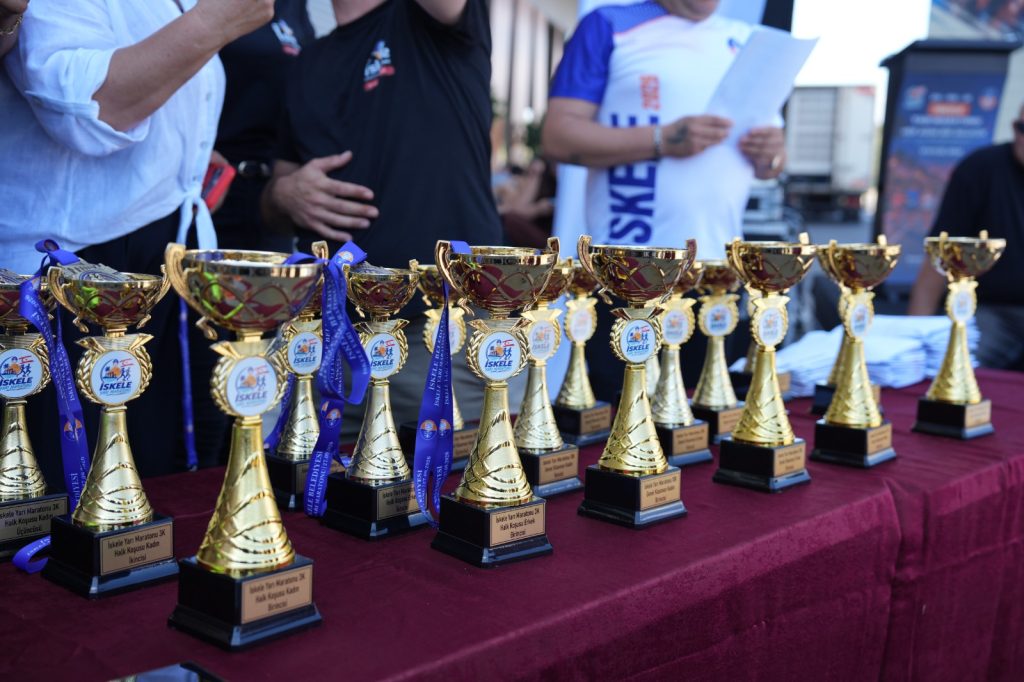 İskele Yarı Maratonu koşuldu… Sadıkoğlu: “Birlikte bir gelecek için adım atıyoruz”