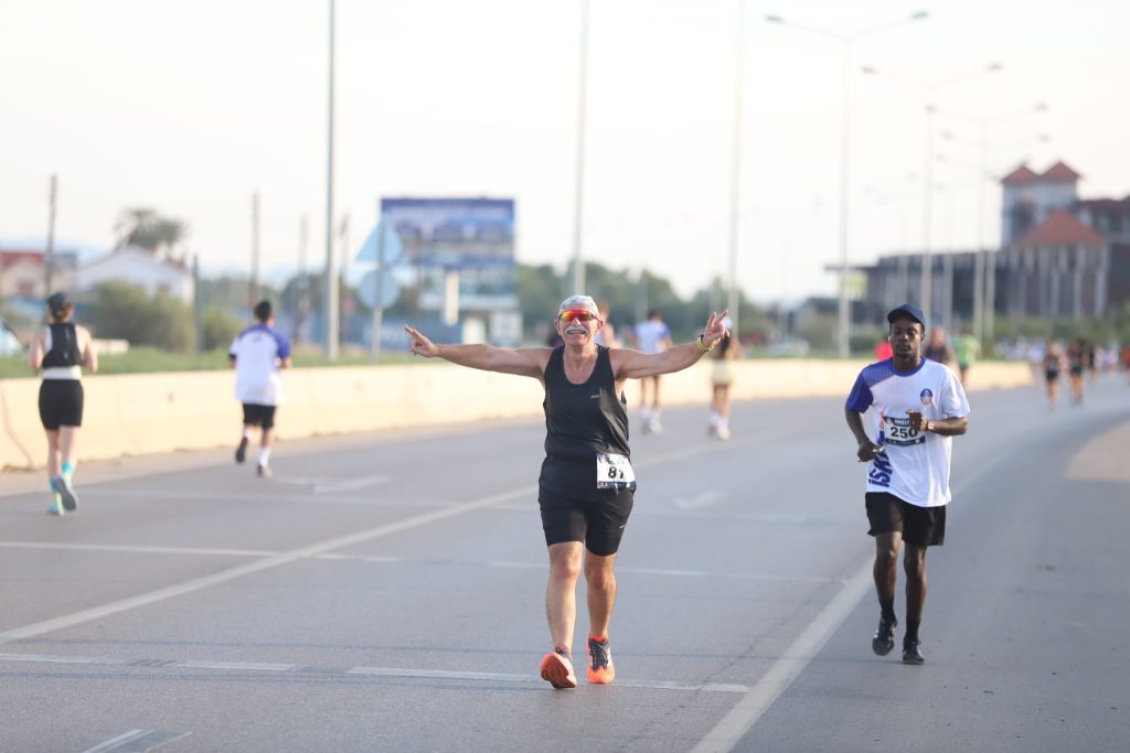 İskele Yarı Maratonu koşuldu… Sadıkoğlu: “Birlikte bir gelecek için adım atıyoruz”