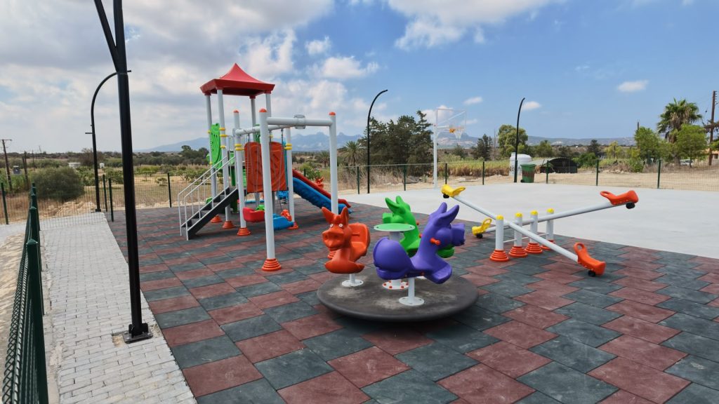 Sazlıköy'de yapılan park açıldı