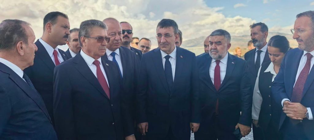Üstel ve Yılmaz, Yeni Lefkoşa Hastanesi inşaat alanında incelemelerde bulundu