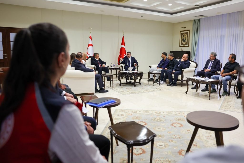TC Cumhurbaşkanı Yardımcısı Yılmaz, kayıp yakınlarıyla bir araya geldi