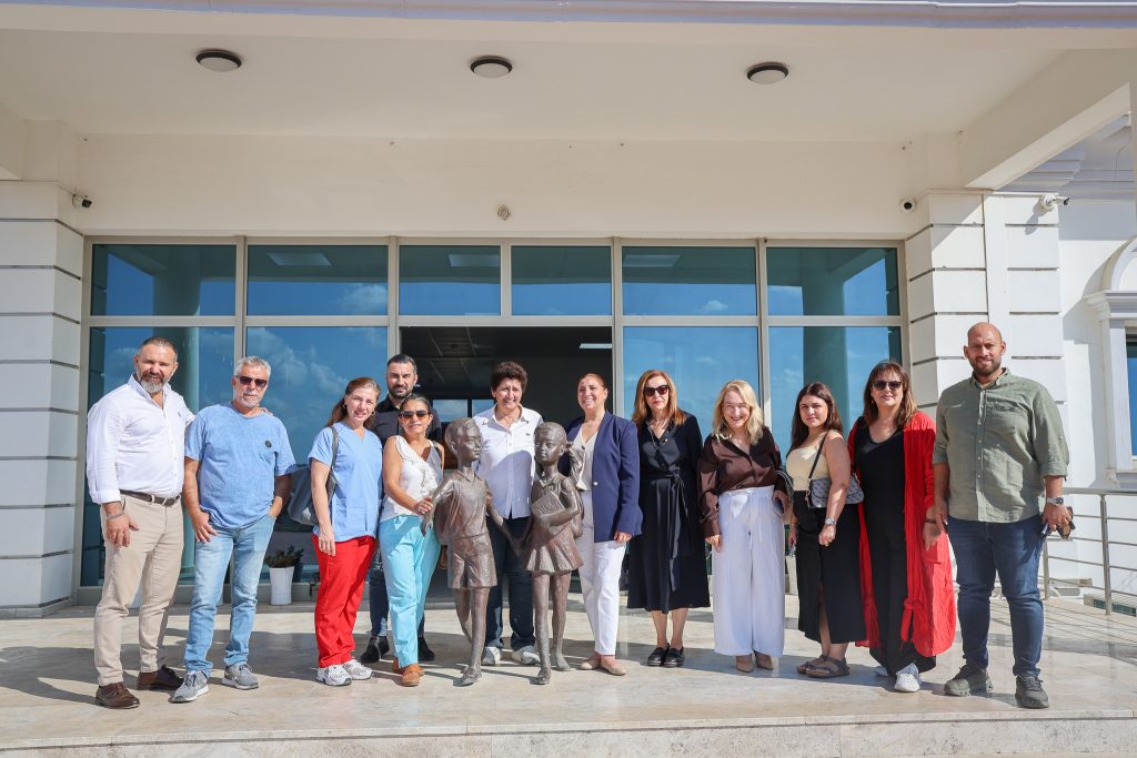Gönyeli-Alayköy Belediye Başkan adayı Soyalp, Dr. Suat Günsel İlkokulu ve Alayköy İlkokulu'nu ziyaret etti