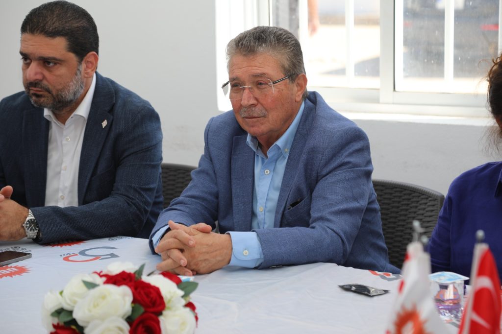 Başbakan Üstel bazı Karpaz köylerini ziyaret etti
