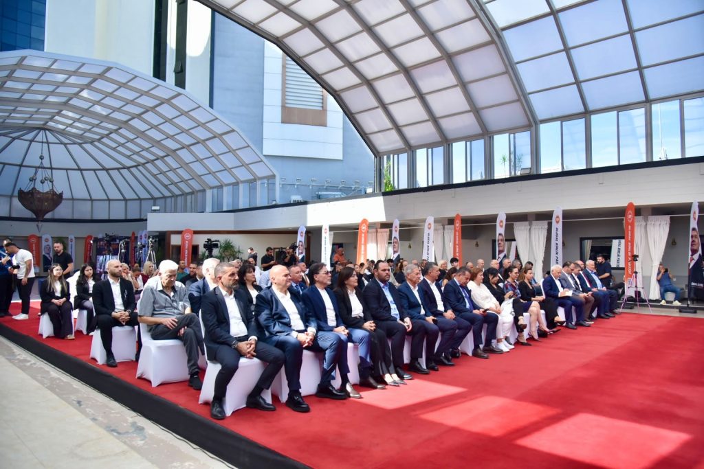Üstel: “Biz konuşmuyoruz, çalışıyoruz. Yeni dönemde de halkımızın hayatına dokunan projeleri hayata geçireceğiz”
