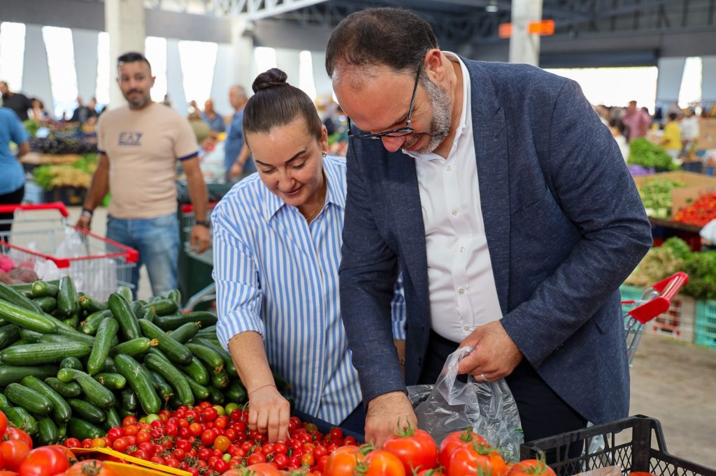 Sadıkoğlu İskele Pazar Yeri’ni ziyaret etti